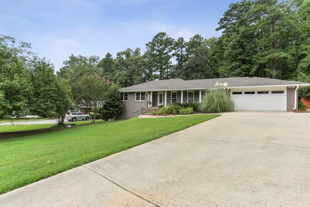6420 Bridgewood Valley Road Nw, Sandy Springs, Georgia 30328, 3 Bedrooms Bedrooms, ,2 BathroomsBathrooms,Residential,Sold,6420 Bridgewood Valley Road Nw,6602971