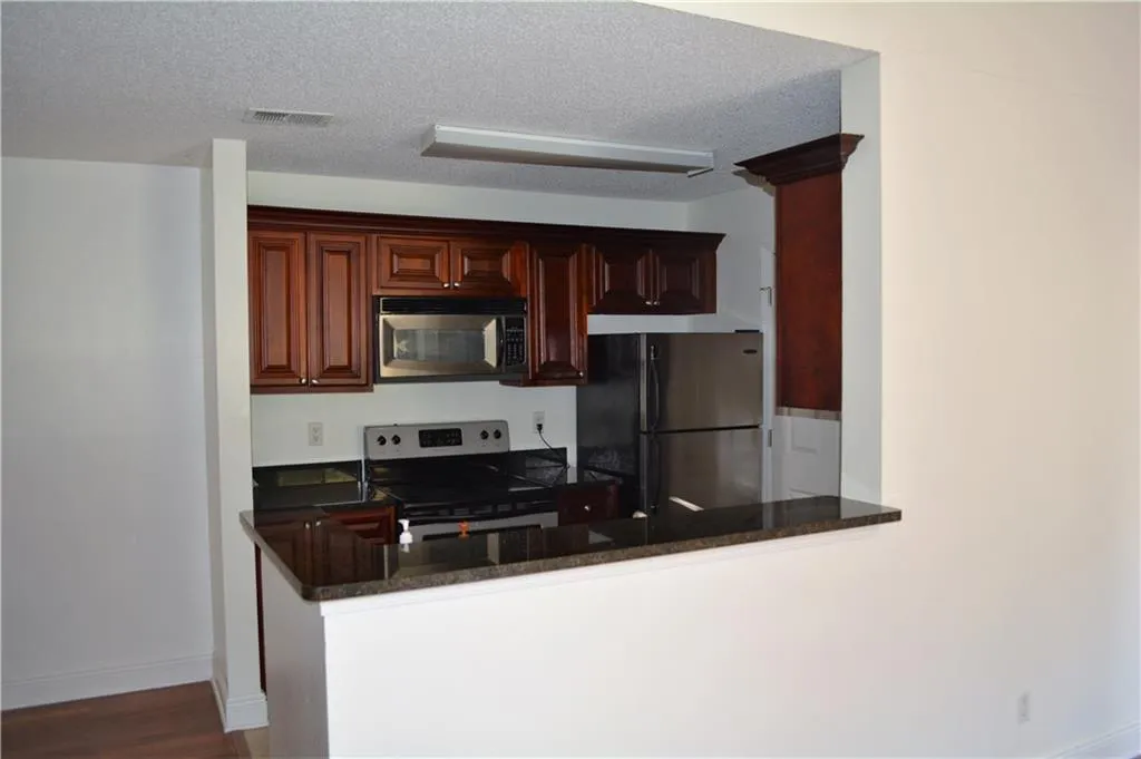 8303 Santa Fe Parkway, Sandy Springs, Georgia 30350, 2 Bedrooms Bedrooms, ,2 BathroomsBathrooms,Residential,Sold,8303 Santa Fe Parkway,5758883