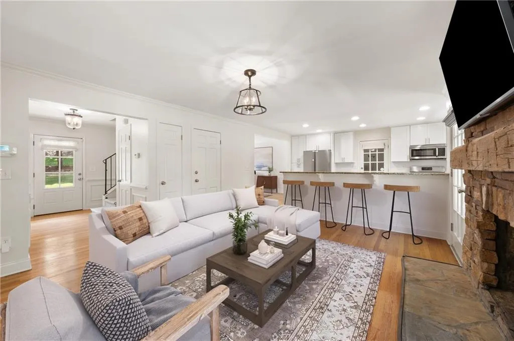 305 River Valley Road, Sandy Springs, Georgia 30328, 4 Bedrooms Bedrooms, ,3 BathroomsBathrooms,Residential,For Sale,305 River Valley Road,7748235