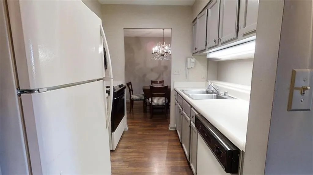 300 Johnson Ferry Road Ne Unit B515, Sandy Springs, Georgia 30328, 2 Bedrooms Bedrooms, ,2 BathroomsBathrooms,Residential,Sold,300 Johnson Ferry Road Ne Unit B515,6964638
