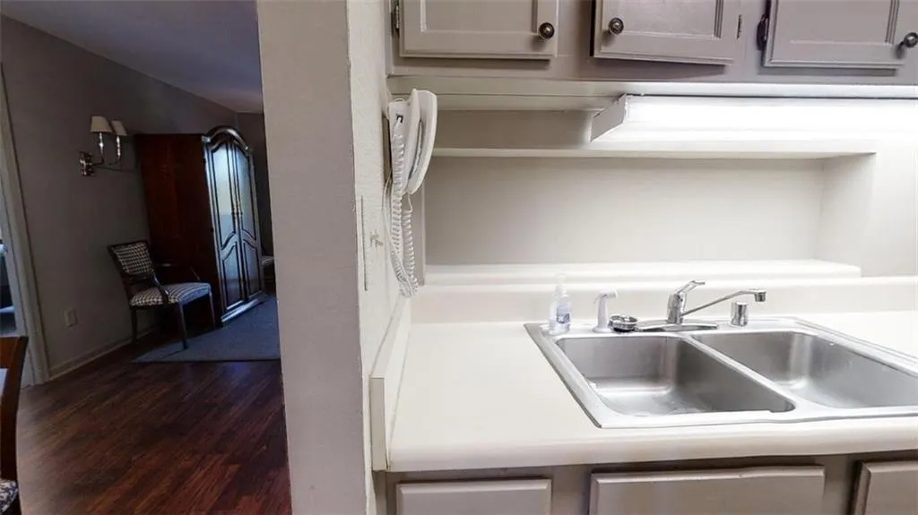 300 Johnson Ferry Road Ne Unit B515, Sandy Springs, Georgia 30328, 2 Bedrooms Bedrooms, ,2 BathroomsBathrooms,Residential,Sold,300 Johnson Ferry Road Ne Unit B515,6964638