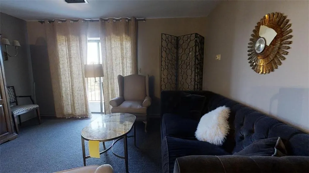 300 Johnson Ferry Road Ne Unit B515, Sandy Springs, Georgia 30328, 2 Bedrooms Bedrooms, ,2 BathroomsBathrooms,Residential,Sold,300 Johnson Ferry Road Ne Unit B515,6964638