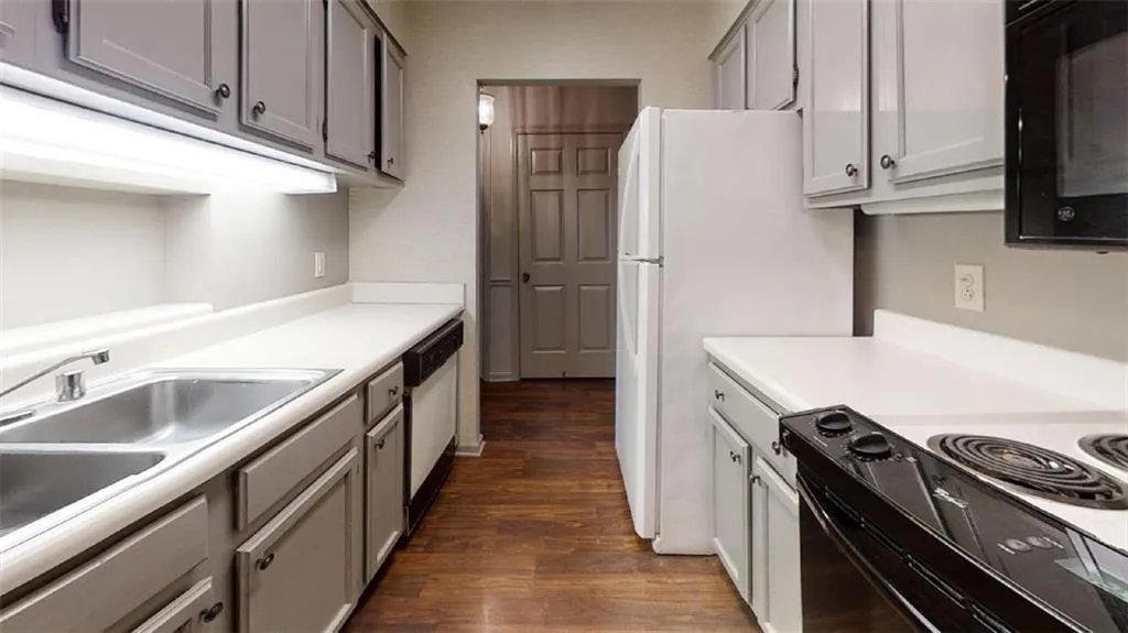 300 Johnson Ferry Road Ne Unit B515, Sandy Springs, Georgia 30328, 2 Bedrooms Bedrooms, ,2 BathroomsBathrooms,Residential,Sold,300 Johnson Ferry Road Ne Unit B515,6964638