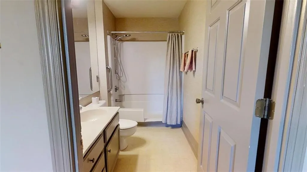 300 Johnson Ferry Road Ne Unit B515, Sandy Springs, Georgia 30328, 2 Bedrooms Bedrooms, ,2 BathroomsBathrooms,Residential,Sold,300 Johnson Ferry Road Ne Unit B515,6964638