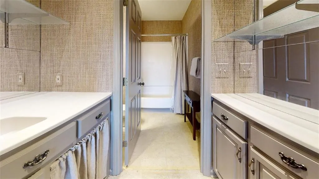 300 Johnson Ferry Road Ne Unit B515, Sandy Springs, Georgia 30328, 2 Bedrooms Bedrooms, ,2 BathroomsBathrooms,Residential,Sold,300 Johnson Ferry Road Ne Unit B515,6964638