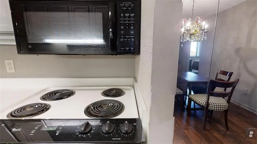 300 Johnson Ferry Road Ne Unit B515, Sandy Springs, Georgia 30328, 2 Bedrooms Bedrooms, ,2 BathroomsBathrooms,Residential,Sold,300 Johnson Ferry Road Ne Unit B515,6964638