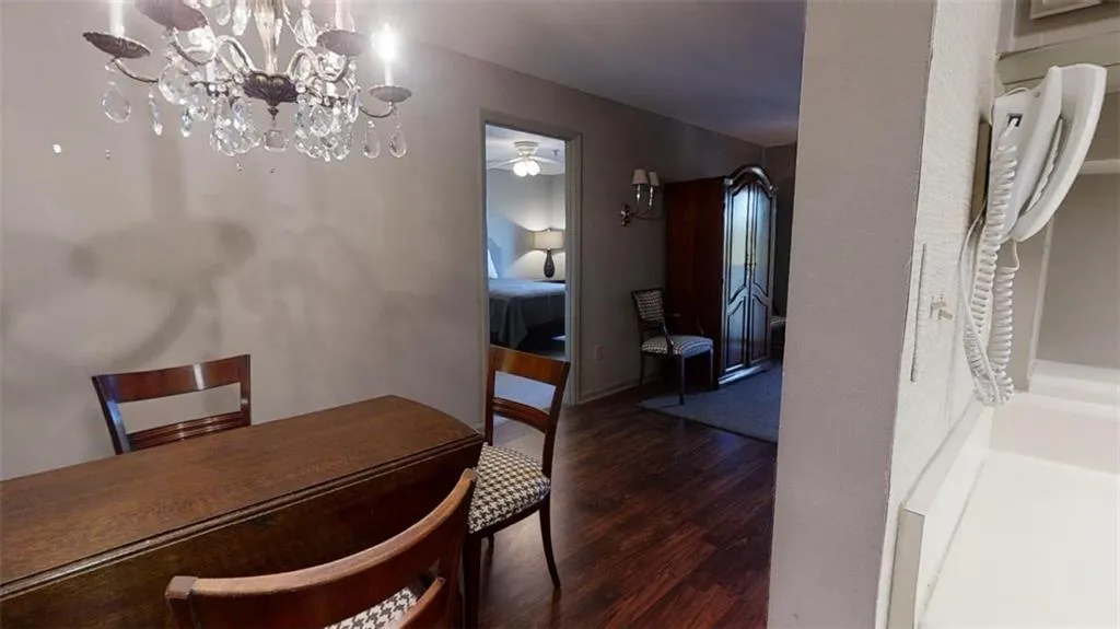 300 Johnson Ferry Road Ne Unit B515, Sandy Springs, Georgia 30328, 2 Bedrooms Bedrooms, ,2 BathroomsBathrooms,Residential,Sold,300 Johnson Ferry Road Ne Unit B515,6964638