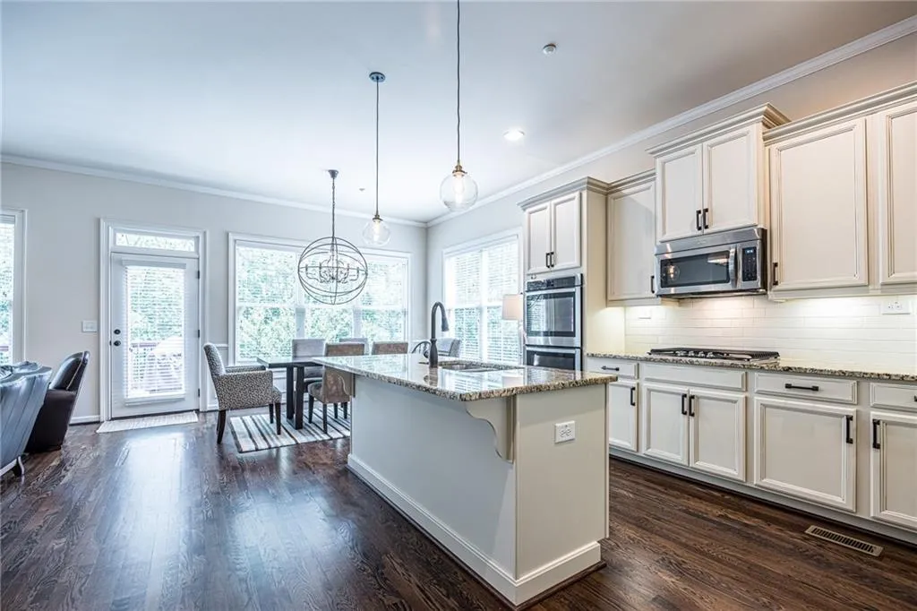 996 Bergeron Place, Sandy Springs, Georgia 30328, 3 Bedrooms Bedrooms, ,3 BathroomsBathrooms,Residential,Sold,996 Bergeron Place,7235037