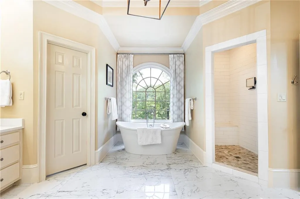 205 Grogans Lake Point, Sandy Springs, Georgia 30350, 4 Bedrooms Bedrooms, ,3 BathroomsBathrooms,Residential,Sold,205 Grogans Lake Point,7234357