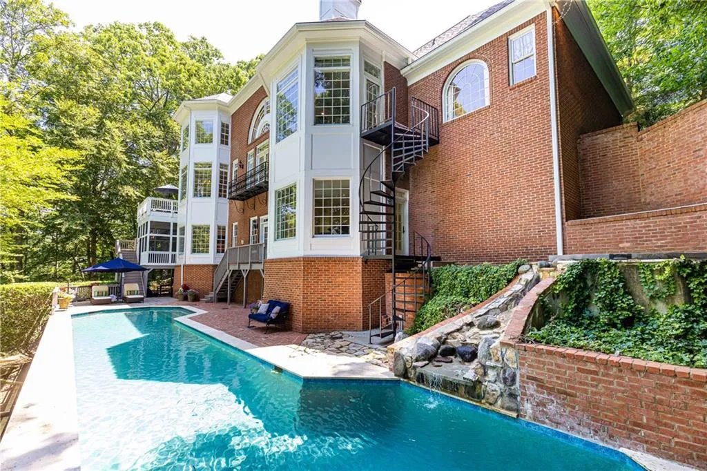 205 Grogans Lake Point, Sandy Springs, Georgia 30350, 4 Bedrooms Bedrooms, ,3 BathroomsBathrooms,Residential,Sold,205 Grogans Lake Point,7234357