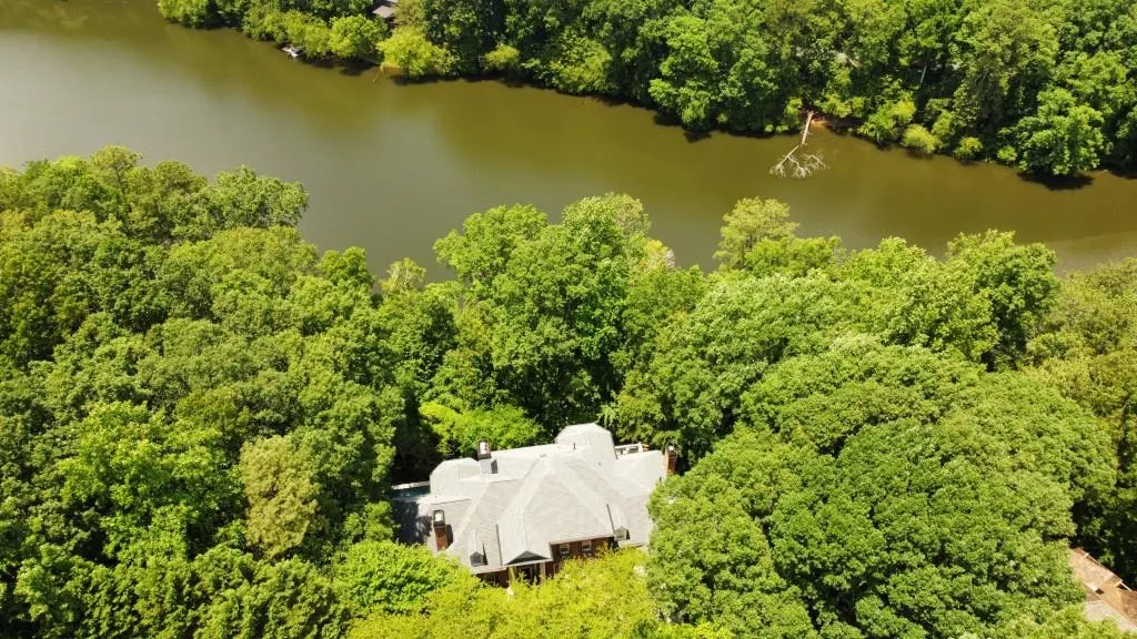 205 Grogans Lake Point, Sandy Springs, Georgia 30350, 4 Bedrooms Bedrooms, ,3 BathroomsBathrooms,Residential,Sold,205 Grogans Lake Point,7234357