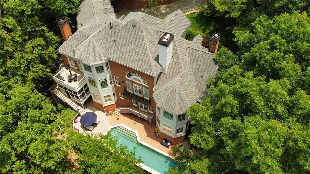 205 Grogans Lake Point, Sandy Springs, Georgia 30350, 4 Bedrooms Bedrooms, ,3 BathroomsBathrooms,Residential,Sold,205 Grogans Lake Point,7234357