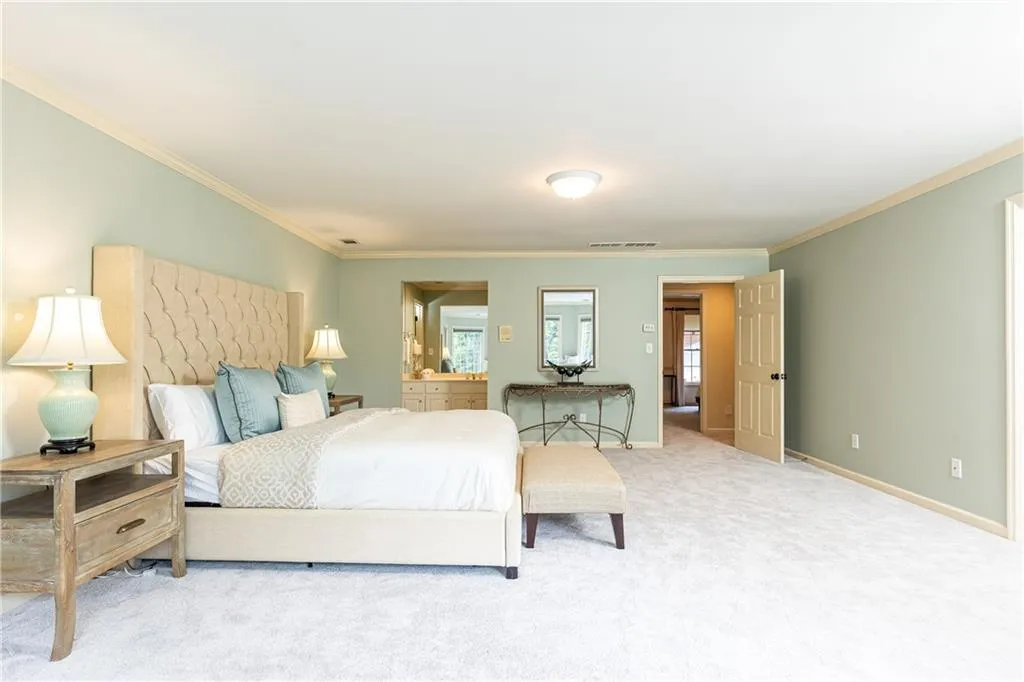 205 Grogans Lake Point, Sandy Springs, Georgia 30350, 4 Bedrooms Bedrooms, ,3 BathroomsBathrooms,Residential,Sold,205 Grogans Lake Point,7234357