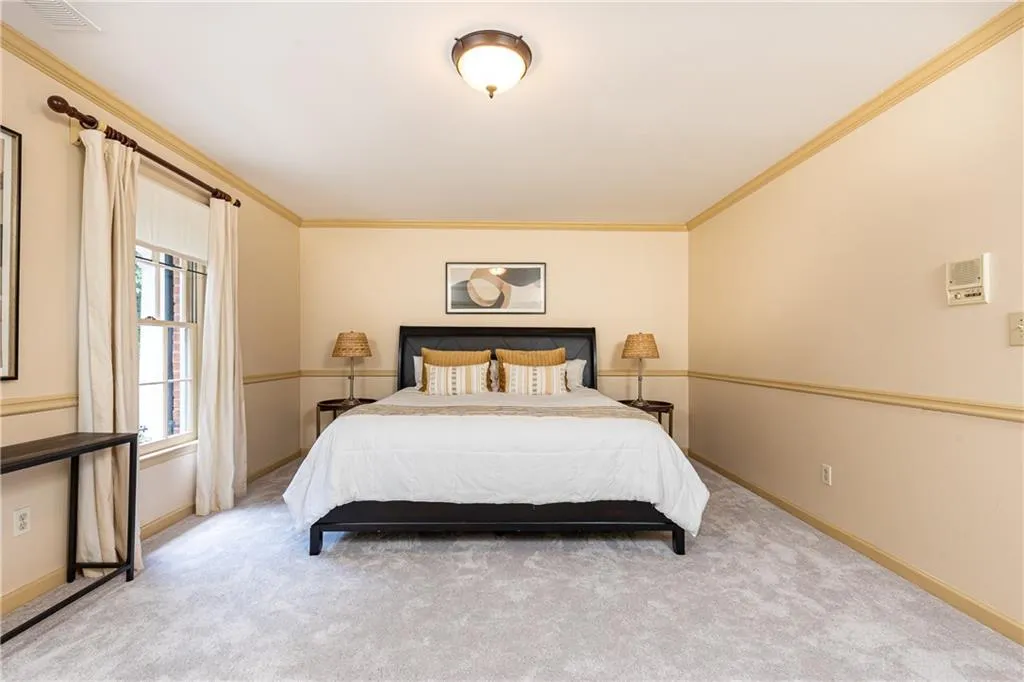 205 Grogans Lake Point, Sandy Springs, Georgia 30350, 4 Bedrooms Bedrooms, ,3 BathroomsBathrooms,Residential,Sold,205 Grogans Lake Point,7234357