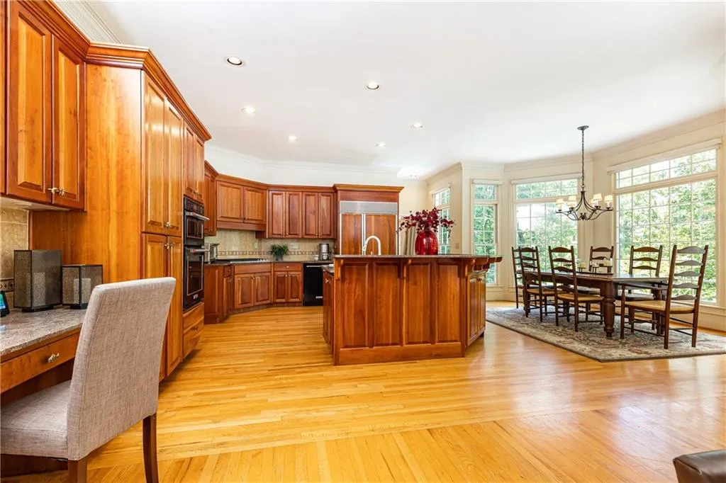 205 Grogans Lake Point, Sandy Springs, Georgia 30350, 4 Bedrooms Bedrooms, ,3 BathroomsBathrooms,Residential,Sold,205 Grogans Lake Point,7234357