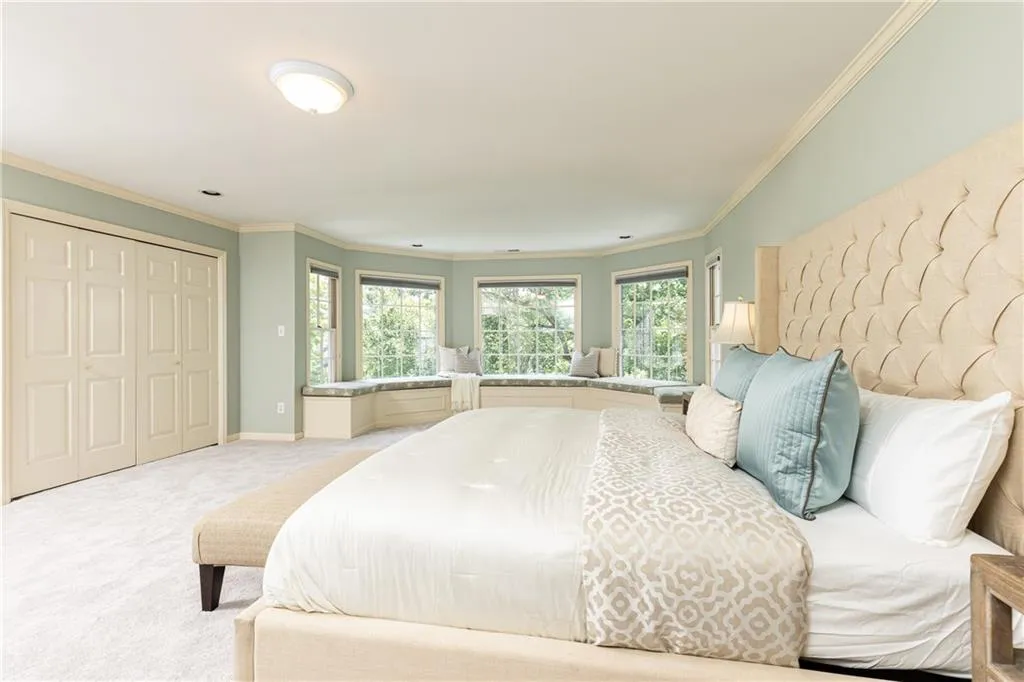 205 Grogans Lake Point, Sandy Springs, Georgia 30350, 4 Bedrooms Bedrooms, ,3 BathroomsBathrooms,Residential,Sold,205 Grogans Lake Point,7234357