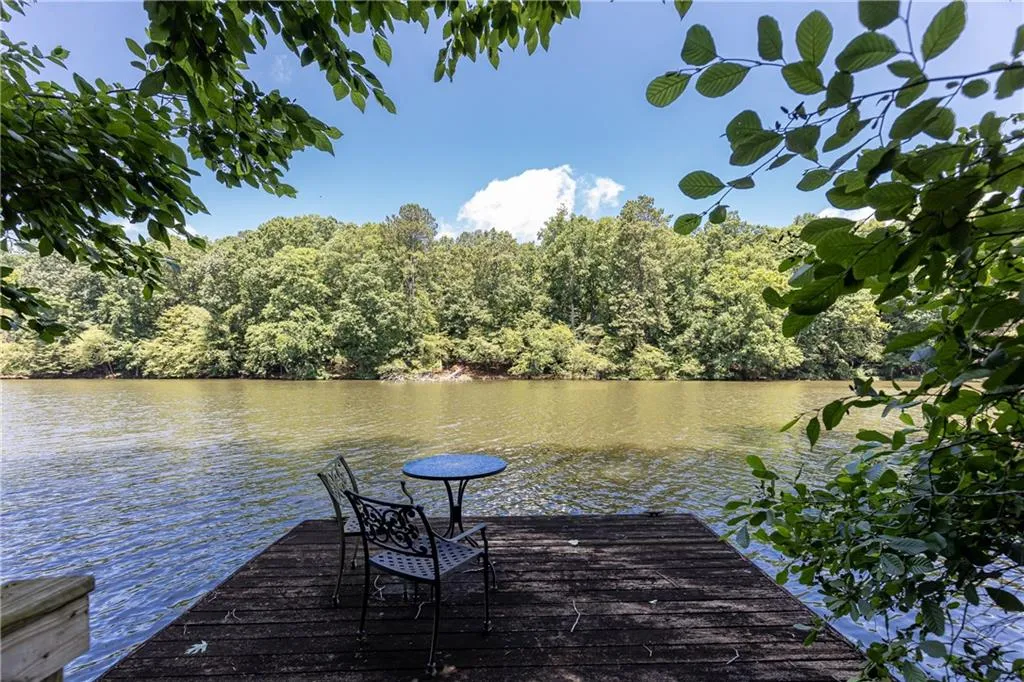 205 Grogans Lake Point, Sandy Springs, Georgia 30350, 4 Bedrooms Bedrooms, ,3 BathroomsBathrooms,Residential,Sold,205 Grogans Lake Point,7234357