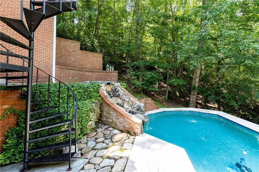 205 Grogans Lake Point, Sandy Springs, Georgia 30350, 4 Bedrooms Bedrooms, ,3 BathroomsBathrooms,Residential,Sold,205 Grogans Lake Point,7234357