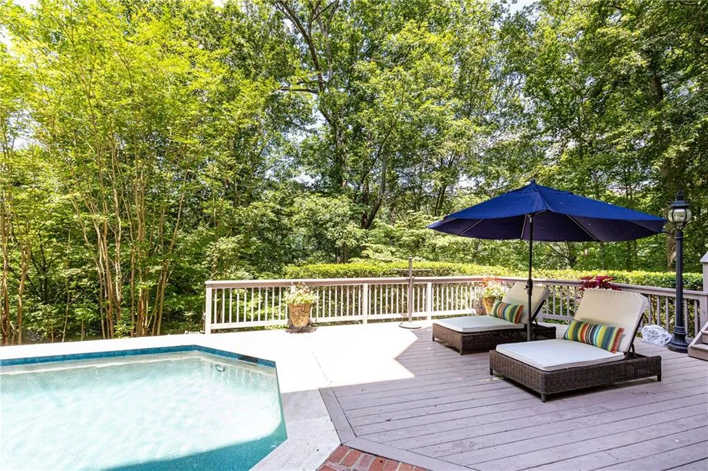 205 Grogans Lake Point, Sandy Springs, Georgia 30350, 4 Bedrooms Bedrooms, ,3 BathroomsBathrooms,Residential,Sold,205 Grogans Lake Point,7234357