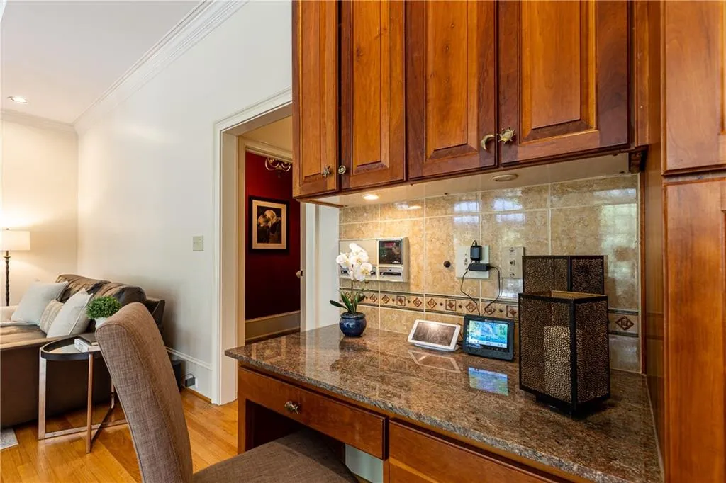 205 Grogans Lake Point, Sandy Springs, Georgia 30350, 4 Bedrooms Bedrooms, ,3 BathroomsBathrooms,Residential,Sold,205 Grogans Lake Point,7234357