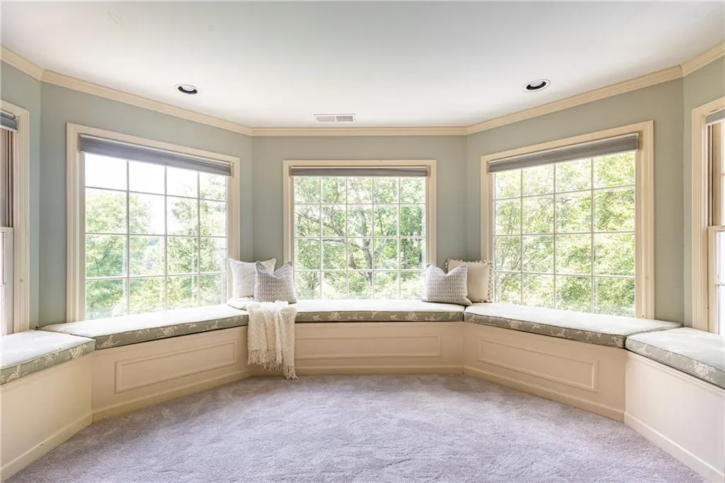 205 Grogans Lake Point, Sandy Springs, Georgia 30350, 4 Bedrooms Bedrooms, ,3 BathroomsBathrooms,Residential,Sold,205 Grogans Lake Point,7234357