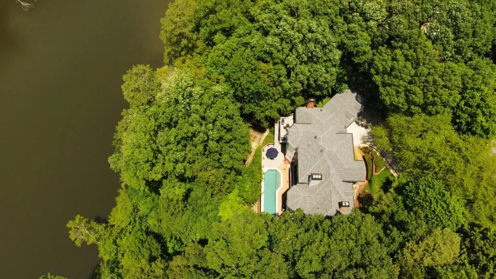 205 Grogans Lake Point, Sandy Springs, Georgia 30350, 4 Bedrooms Bedrooms, ,3 BathroomsBathrooms,Residential,Sold,205 Grogans Lake Point,7234357