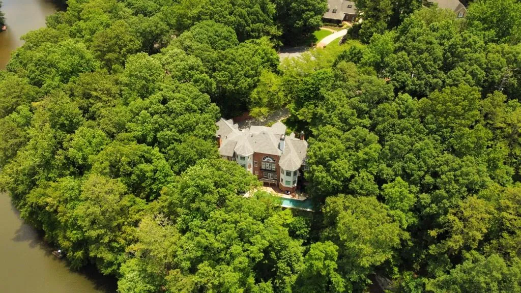 205 Grogans Lake Point, Sandy Springs, Georgia 30350, 4 Bedrooms Bedrooms, ,3 BathroomsBathrooms,Residential,Sold,205 Grogans Lake Point,7234357