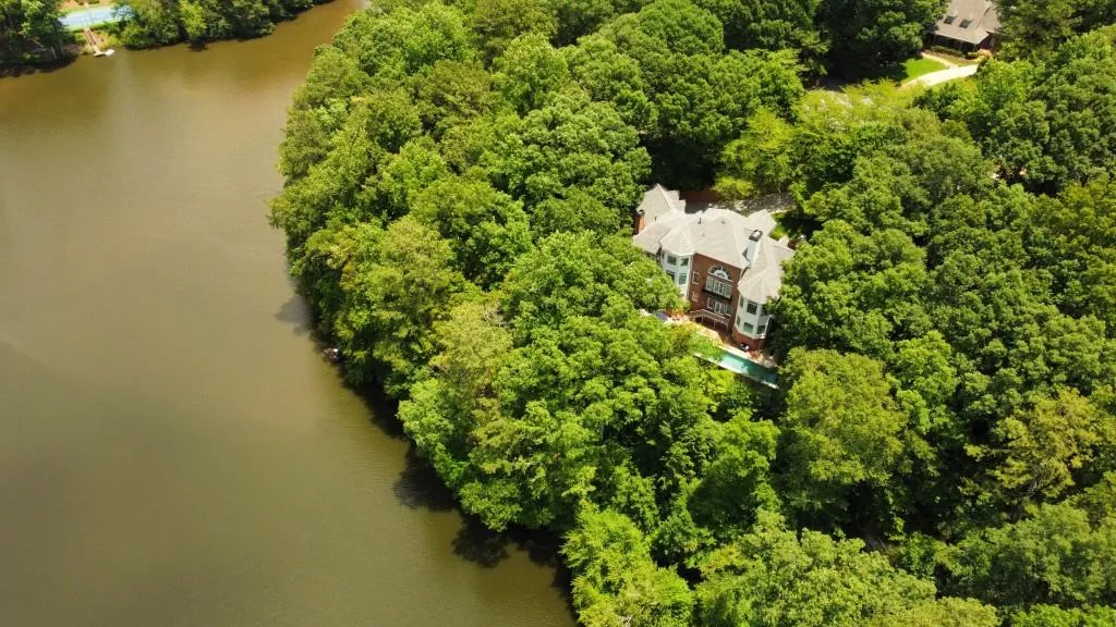 205 Grogans Lake Point, Sandy Springs, Georgia 30350, 4 Bedrooms Bedrooms, ,3 BathroomsBathrooms,Residential,Sold,205 Grogans Lake Point,7234357