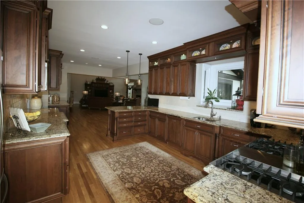 320 Quiet Water Lane, Sandy Springs, Georgia 30350, 5 Bedrooms Bedrooms, ,4 BathroomsBathrooms,Residential,Sold,320 Quiet Water Lane,6720463
