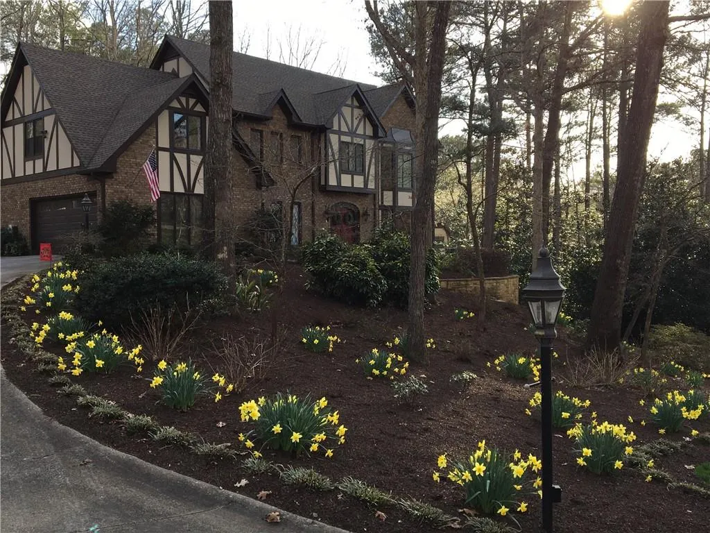 320 Quiet Water Lane, Sandy Springs, Georgia 30350, 5 Bedrooms Bedrooms, ,4 BathroomsBathrooms,Residential,Sold,320 Quiet Water Lane,6720463