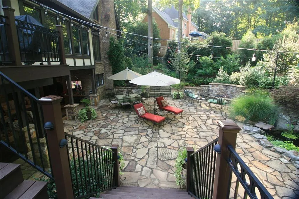 320 Quiet Water Lane, Sandy Springs, Georgia 30350, 5 Bedrooms Bedrooms, ,4 BathroomsBathrooms,Residential,Sold,320 Quiet Water Lane,6720463