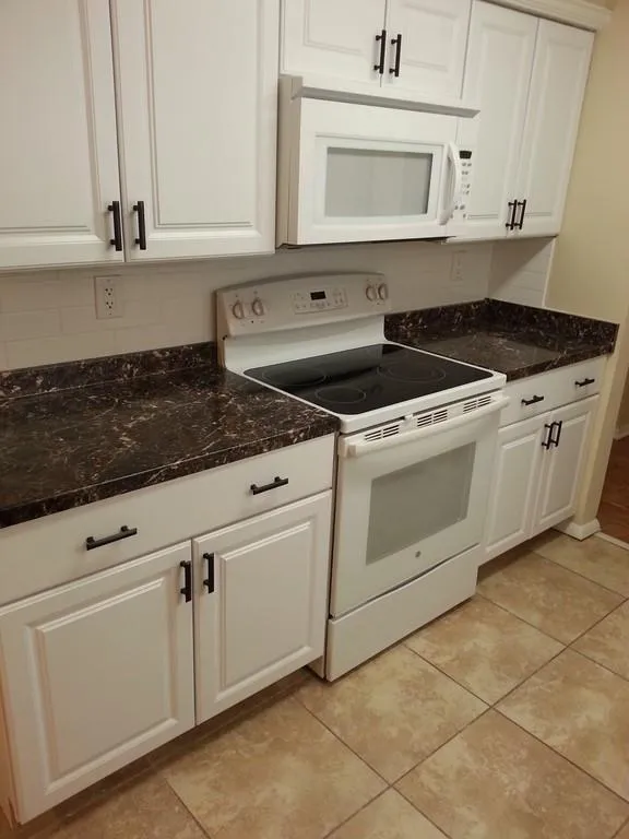 9400 Roberts Drive Unit 3-e, Sandy Springs, Georgia 30350, 2 Bedrooms Bedrooms, ,2 BathroomsBathrooms,Residential,Sold,9400 Roberts Drive Unit 3-e,6641691