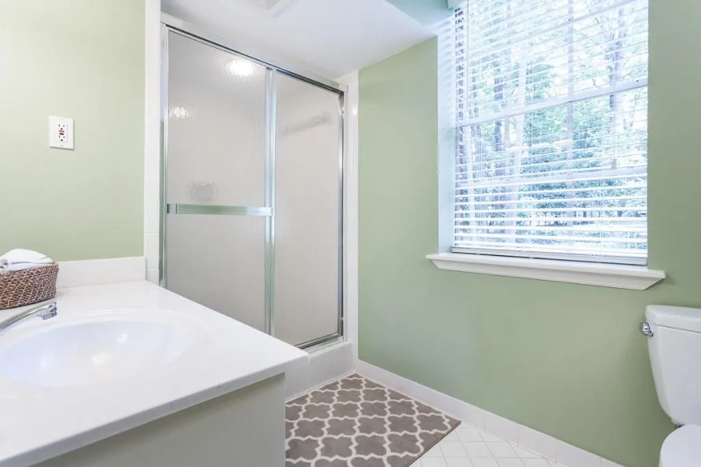 6125 Rivercliffe Drive, Sandy Springs, Georgia 30328, 5 Bedrooms Bedrooms, ,4 BathroomsBathrooms,Residential,Sold,6125 Rivercliffe Drive,5568918