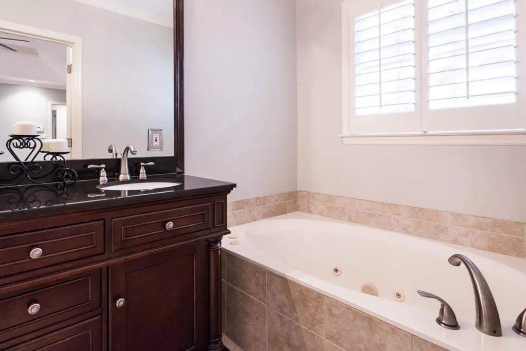 6125 Rivercliffe Drive, Sandy Springs, Georgia 30328, 5 Bedrooms Bedrooms, ,4 BathroomsBathrooms,Residential,Sold,6125 Rivercliffe Drive,5568918