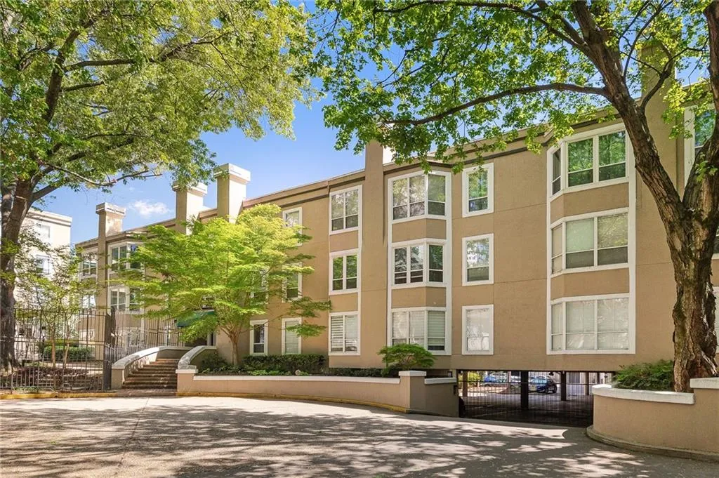 244 13th Street Ne Unit 310, Atlanta, Georgia 30309, 2 Bedrooms Bedrooms, ,2 BathroomsBathrooms,Residential,For Sale,244 13th Street Ne Unit 310,7556668