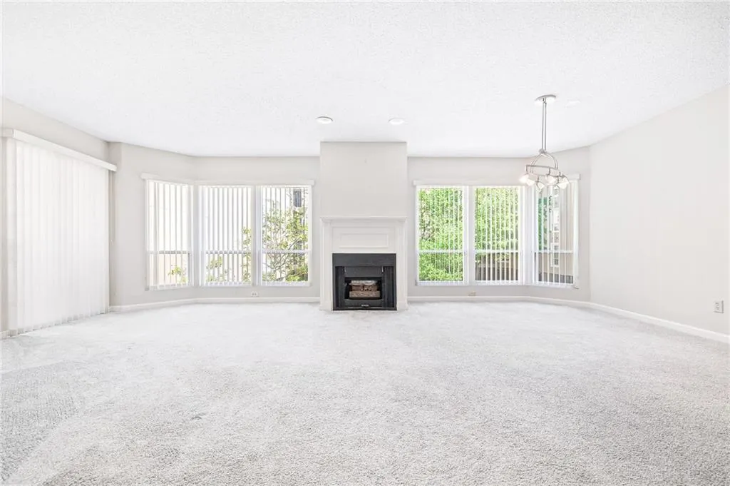 244 13th Street Ne Unit 310, Atlanta, Georgia 30309, 2 Bedrooms Bedrooms, ,2 BathroomsBathrooms,Residential,For Sale,244 13th Street Ne Unit 310,7556668