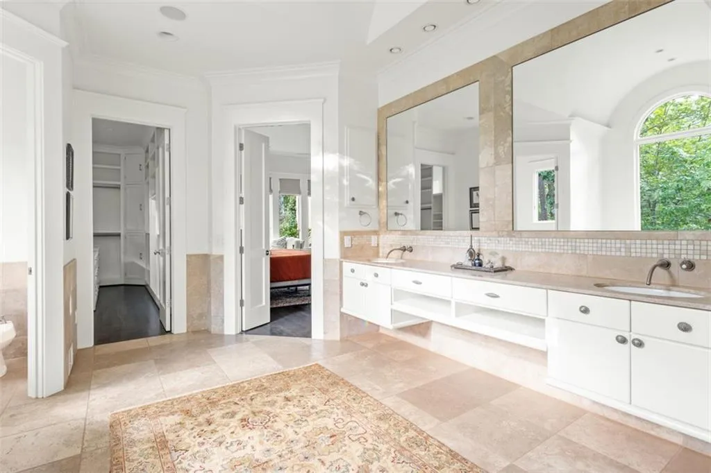 4745 Riverview Road, Atlanta, Georgia 30327, 5 Bedrooms Bedrooms, ,5 BathroomsBathrooms,Residential,Sold,4745 Riverview Road,6788110