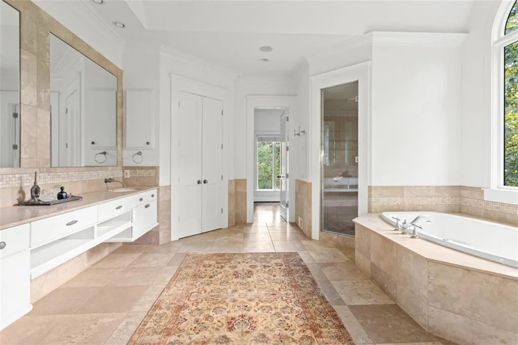 4745 Riverview Road, Atlanta, Georgia 30327, 5 Bedrooms Bedrooms, ,5 BathroomsBathrooms,Residential,Sold,4745 Riverview Road,6788110