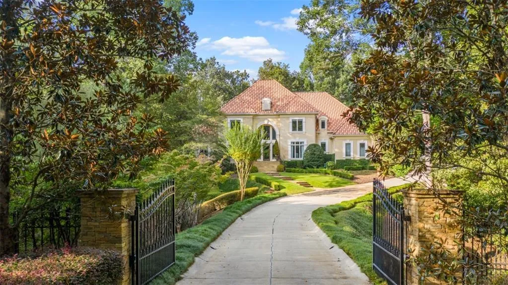 4745 Riverview Road, Atlanta, Georgia 30327, 5 Bedrooms Bedrooms, ,5 BathroomsBathrooms,Residential,Sold,4745 Riverview Road,6788110