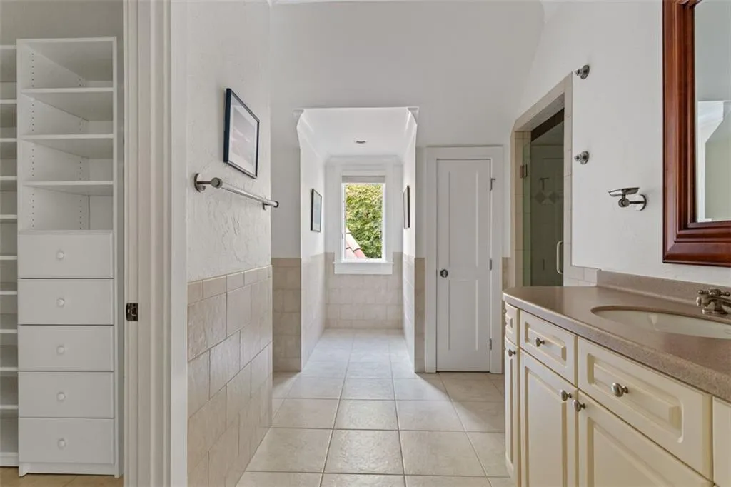 4745 Riverview Road, Atlanta, Georgia 30327, 5 Bedrooms Bedrooms, ,5 BathroomsBathrooms,Residential,Sold,4745 Riverview Road,6788110