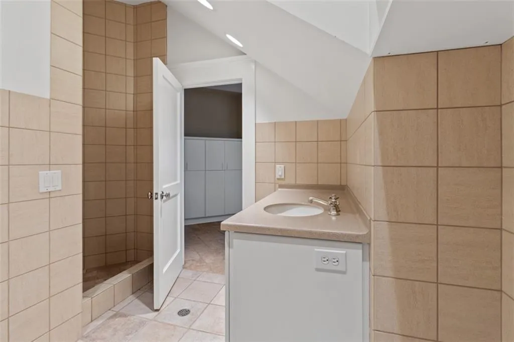 4745 Riverview Road, Atlanta, Georgia 30327, 5 Bedrooms Bedrooms, ,5 BathroomsBathrooms,Residential,Sold,4745 Riverview Road,6788110