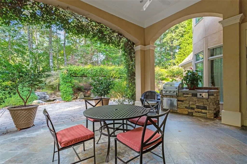 4745 Riverview Road, Atlanta, Georgia 30327, 5 Bedrooms Bedrooms, ,5 BathroomsBathrooms,Residential,Sold,4745 Riverview Road,6788110