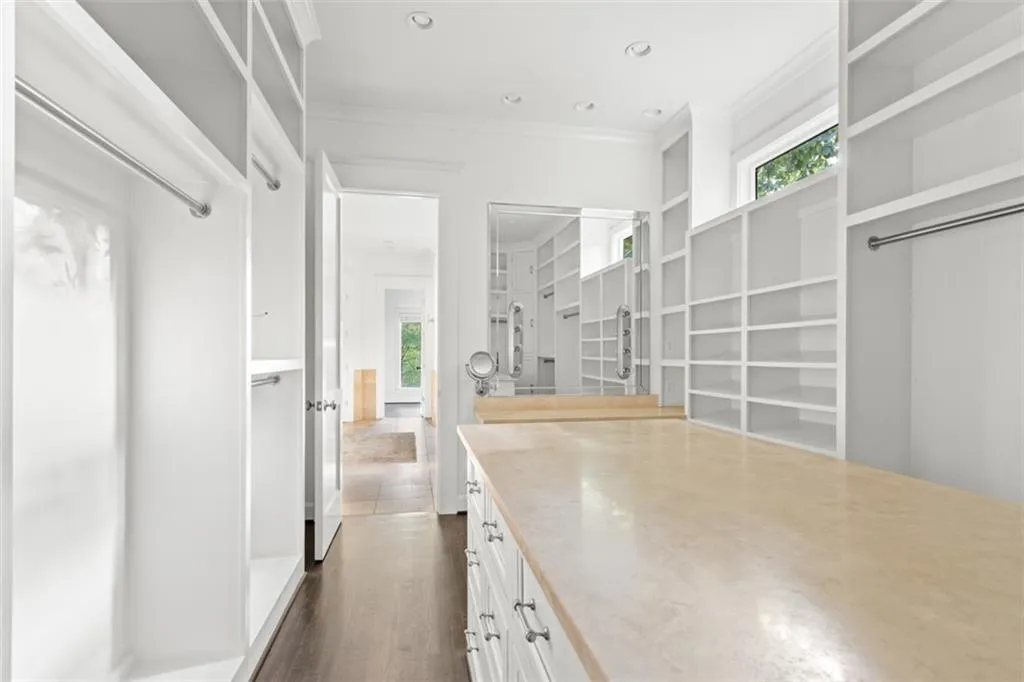 4745 Riverview Road, Atlanta, Georgia 30327, 5 Bedrooms Bedrooms, ,5 BathroomsBathrooms,Residential,Sold,4745 Riverview Road,6788110