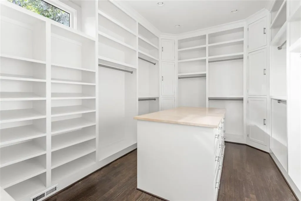 4745 Riverview Road, Atlanta, Georgia 30327, 5 Bedrooms Bedrooms, ,5 BathroomsBathrooms,Residential,Sold,4745 Riverview Road,6788110