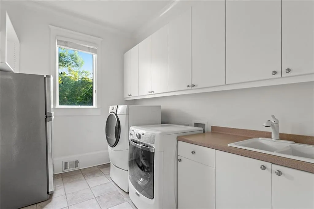 4745 Riverview Road, Atlanta, Georgia 30327, 5 Bedrooms Bedrooms, ,5 BathroomsBathrooms,Residential,Sold,4745 Riverview Road,6788110