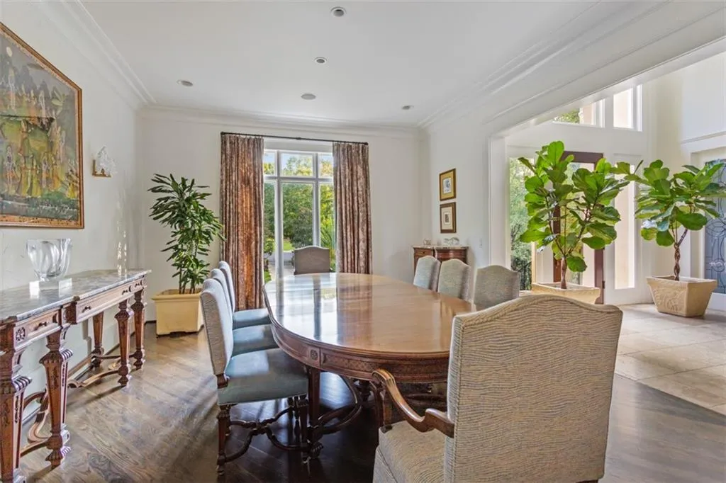 4745 Riverview Road, Atlanta, Georgia 30327, 5 Bedrooms Bedrooms, ,5 BathroomsBathrooms,Residential,Sold,4745 Riverview Road,6788110