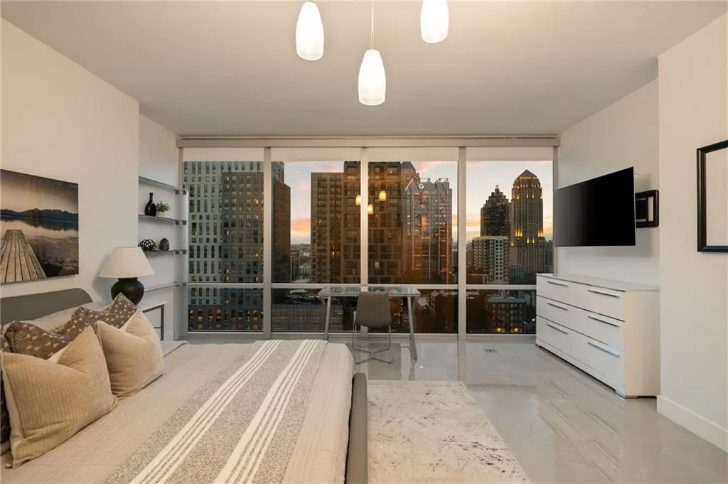 Owner's Suite | Twilight