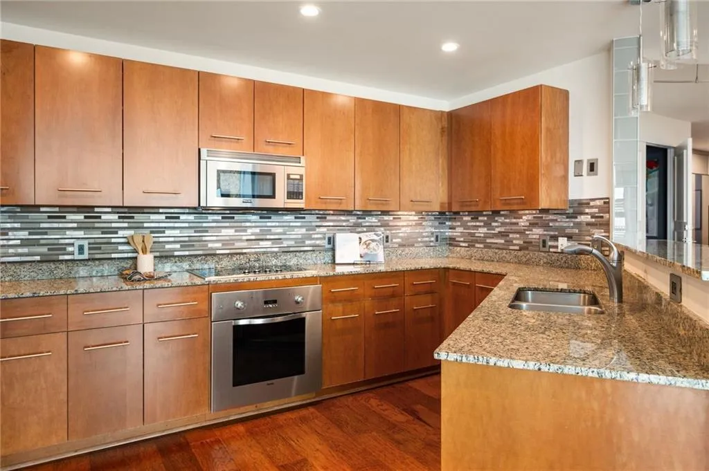 20 10th Street Nw Unit 2003, Atlanta, Georgia 30309, 3 Bedrooms Bedrooms, ,3 BathroomsBathrooms,Residential,For Sale,20 10th Street Nw Unit 2003,7567635