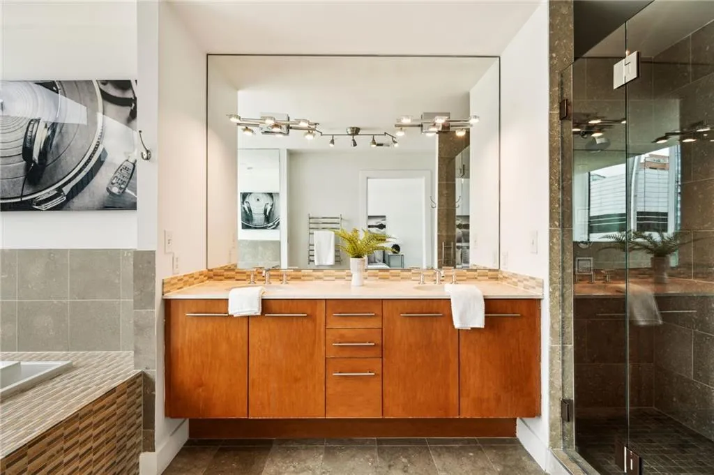 Dual Vanity