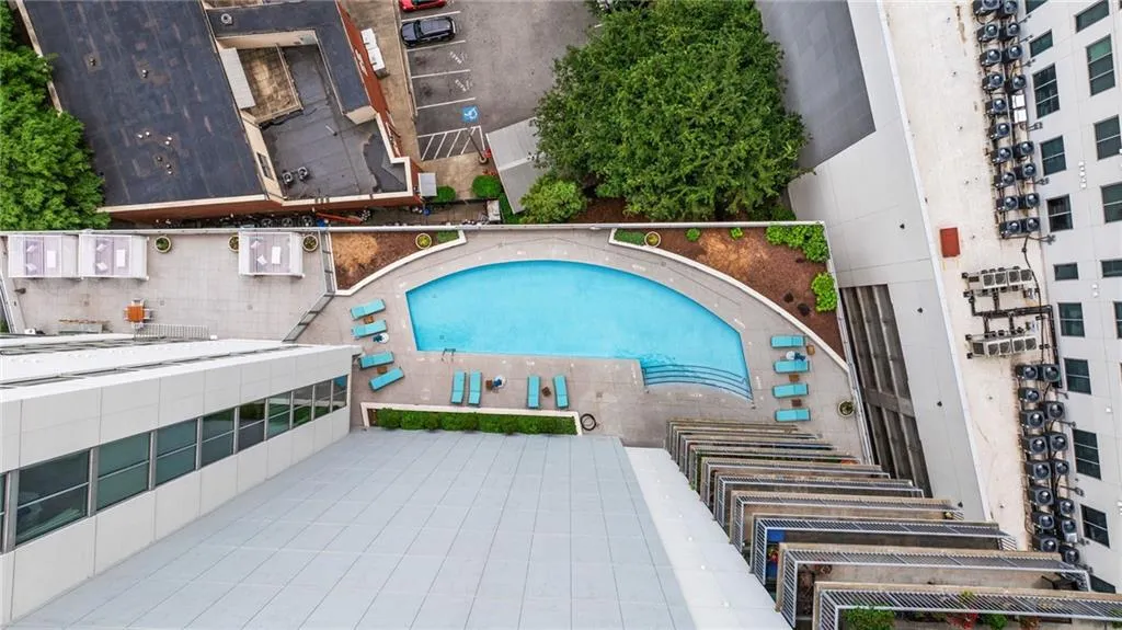 Bird's eye view of the amenity floor | 6th Floor
